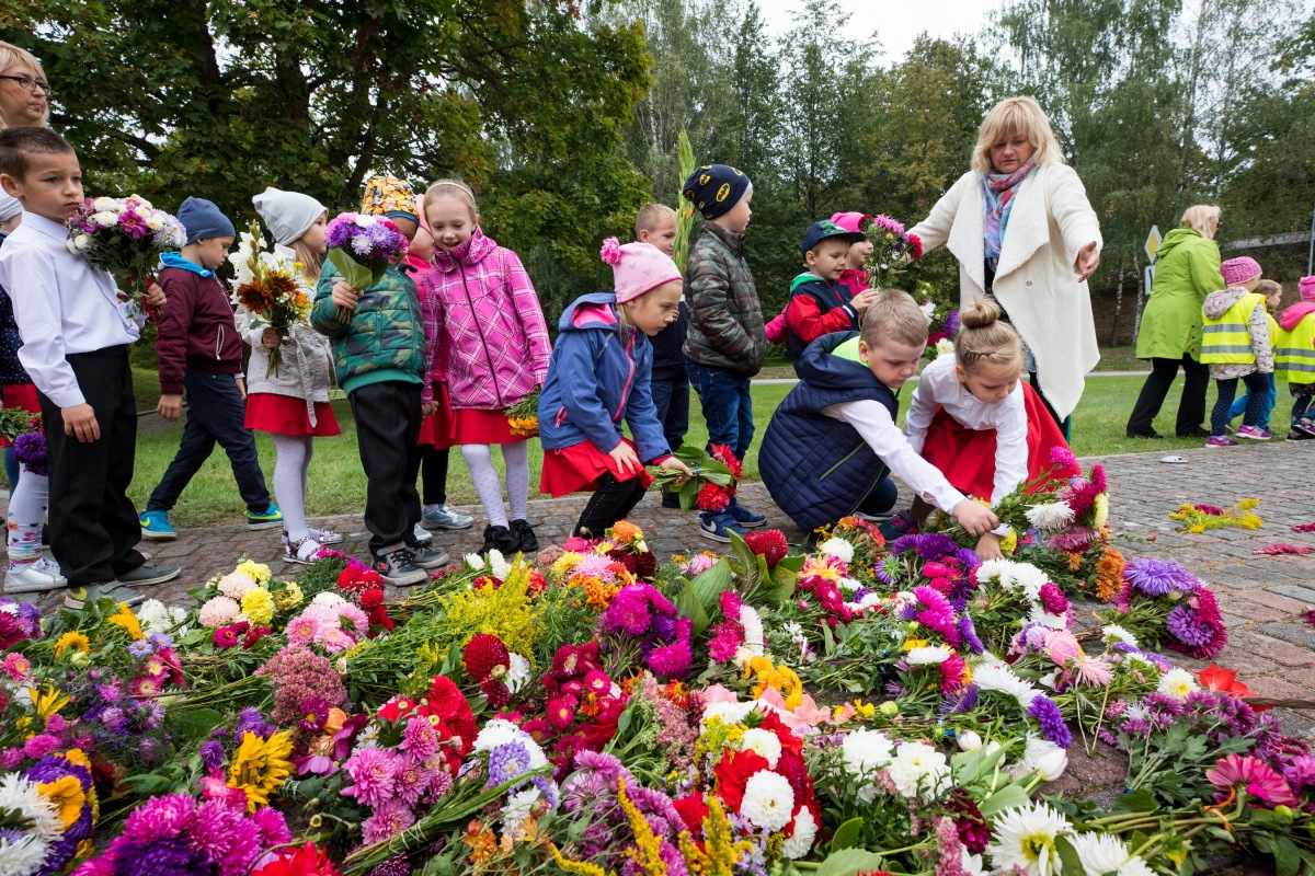 Dobeles Atbrīvošanas piemineklim 80. gadskārta