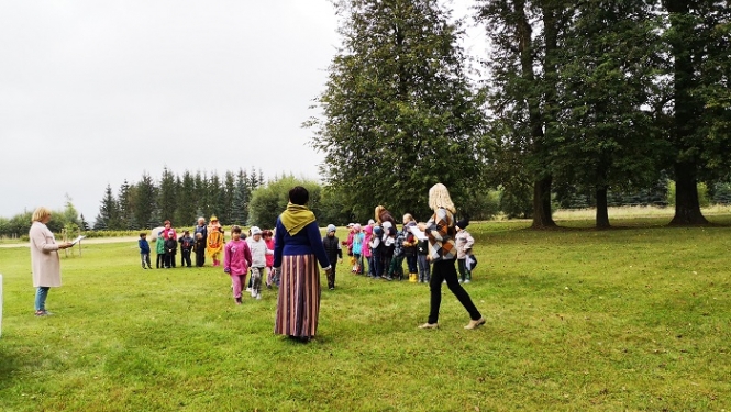 Dobeles novada izglītības iestāžu 1. klašu audzēkņi viesojas Kārļa Ulmaņa piemiņas muzejā “Pikšas” 03.09.2020.