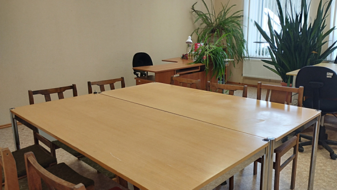 mebelu ziedojums ukru bibliotekai
