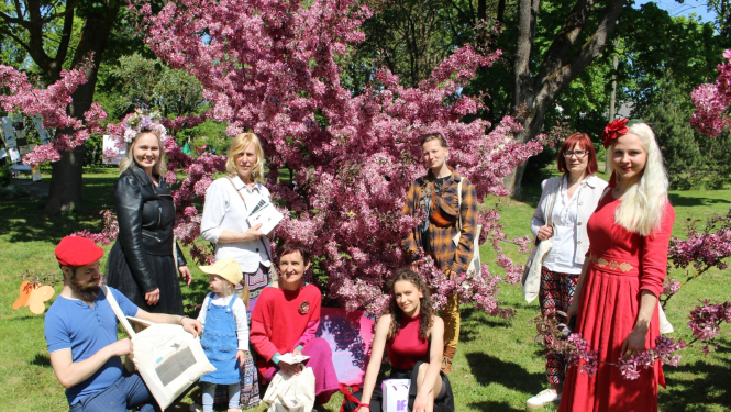 katram savs ziedonis