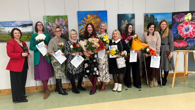 Gleznu izstādes atklāšana