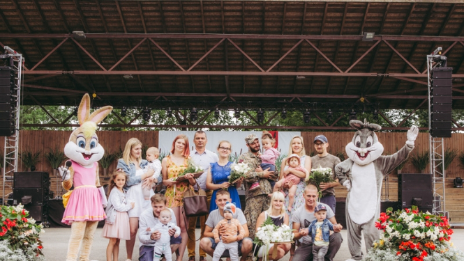 mazuļu sveikšana Aucē