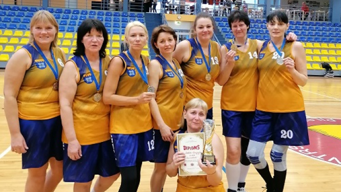 Dobelniecēm sudrabs 