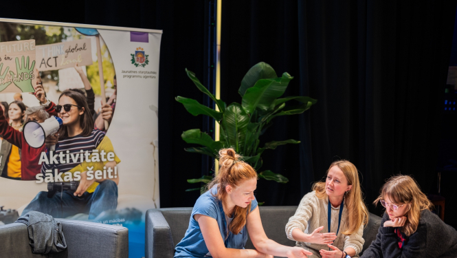 Novembrī piedāvā daudzveidīgas iespējas jaunatnes jomā