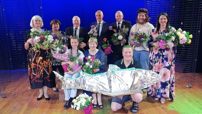 amatierteātris trīne