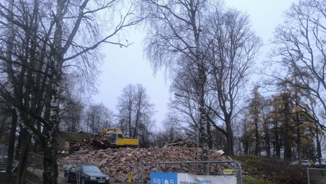 Kara komisariāta ēka nojaukta