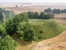 Castle Mound Incēni (Dobes)