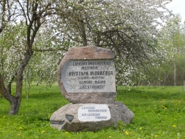 Piemiņas akmens mecenātam Kristapam Morbergam