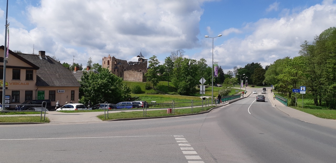 Dobele plaukst un attīstās