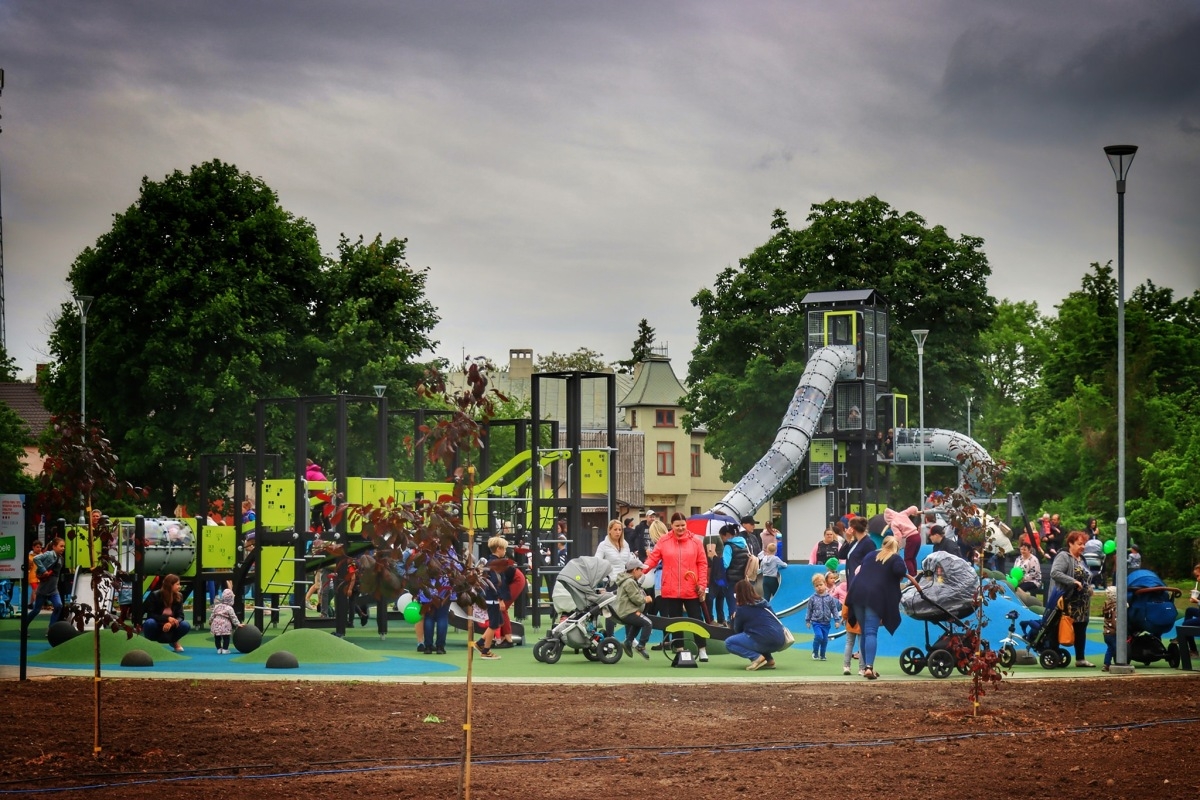 rotaļu laukuma “Saules parks” atklāšanā.