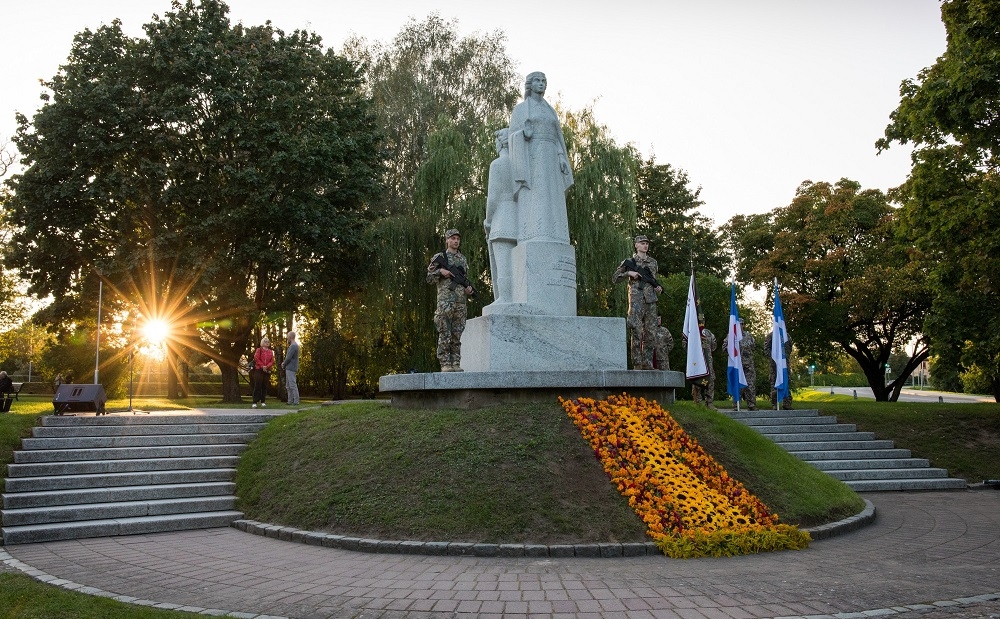 Dobeles Atbrīvošanas piemineklim 80. gadskārta