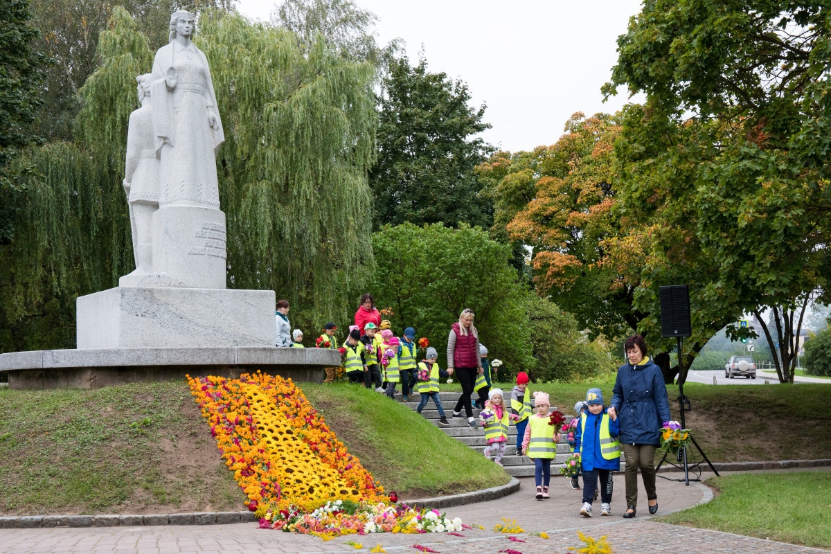 Dobeles Atbrīvošanas piemineklim 80. gadskārta