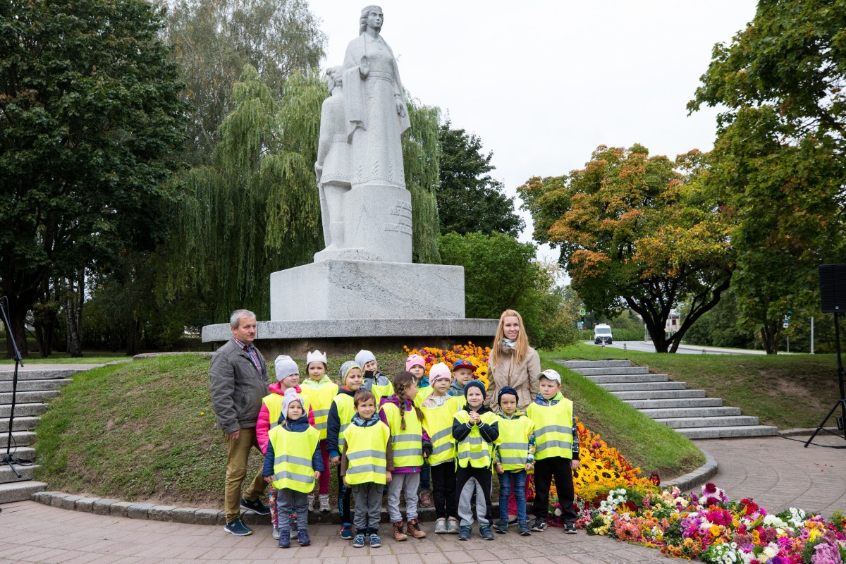 Dobeles Atbrīvošanas piemineklim 80. gadskārta