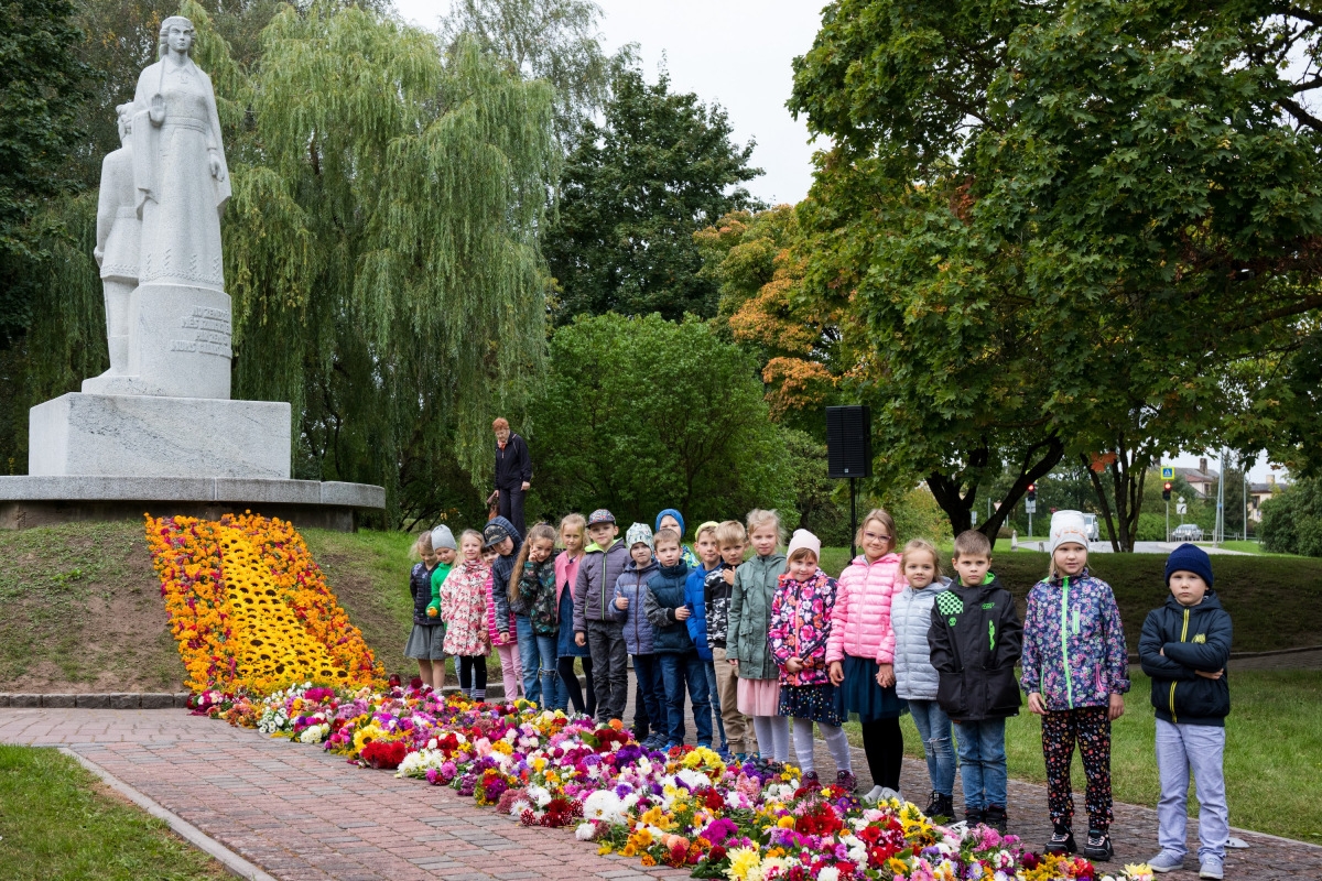 Dobeles Atbrīvošanas piemineklim 80. gadskārta