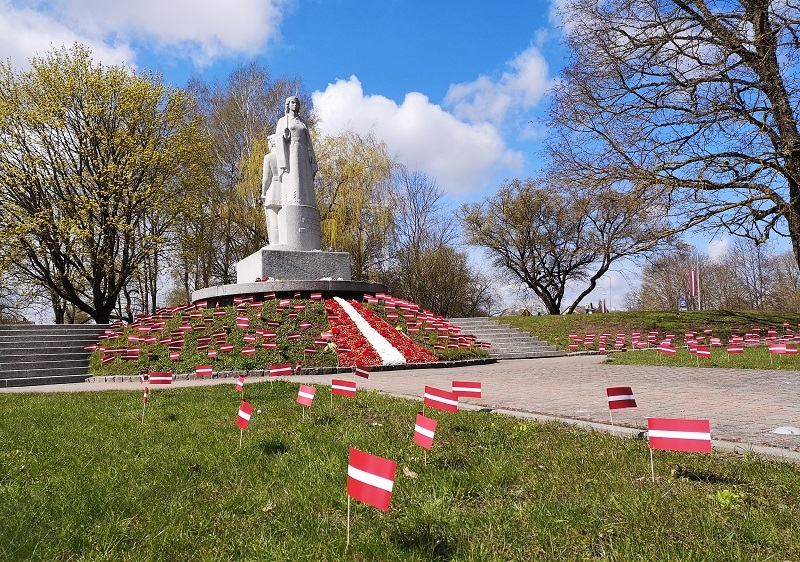 Dobele plaukst un attīstās