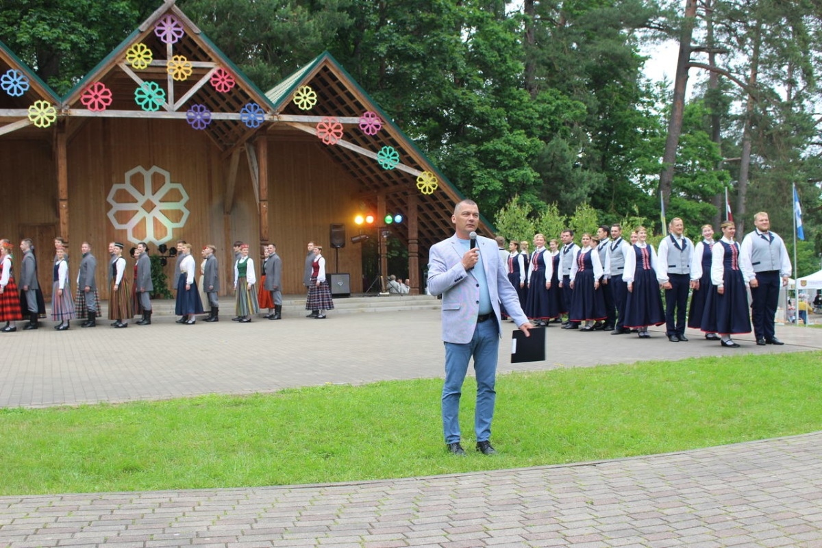 Dobeles novada deju kolektīvu ielīgošanas sadancis Tērvetē