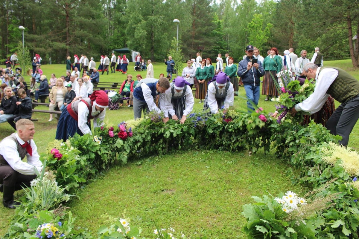 Dobeles novada deju kolektīvu ielīgošanas sadancis Tērvetē