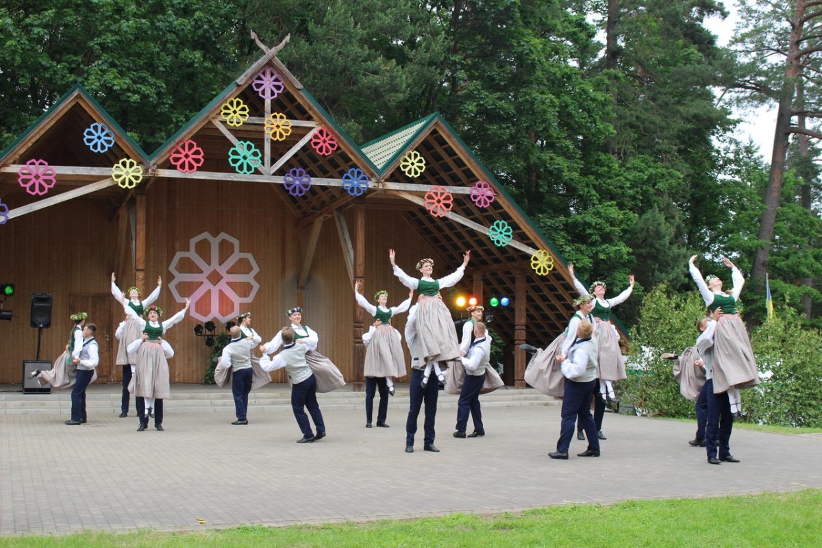 Dobeles novada deju kolektīvu ielīgošanas sadancis Tērvetē