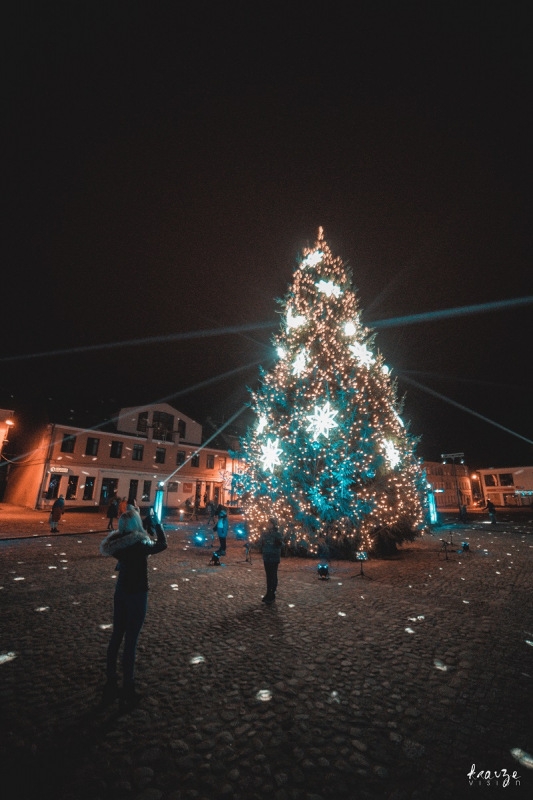 Pilsētas egles iedegšana 05.-06.12. Foto Kaspars Krauze