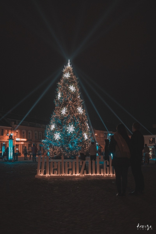 Pilsētas egles iedegšana 05.-06.12. Foto Kaspars Krauze