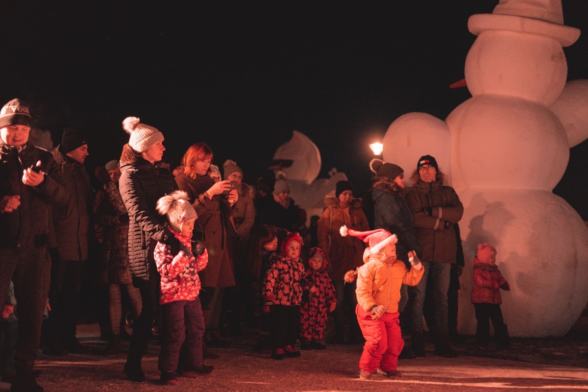 01.12.2019. 10. Sniegavīru saiets un Ziemassvētku lielā egle Dobelē. Foto: Kaspars Krauze