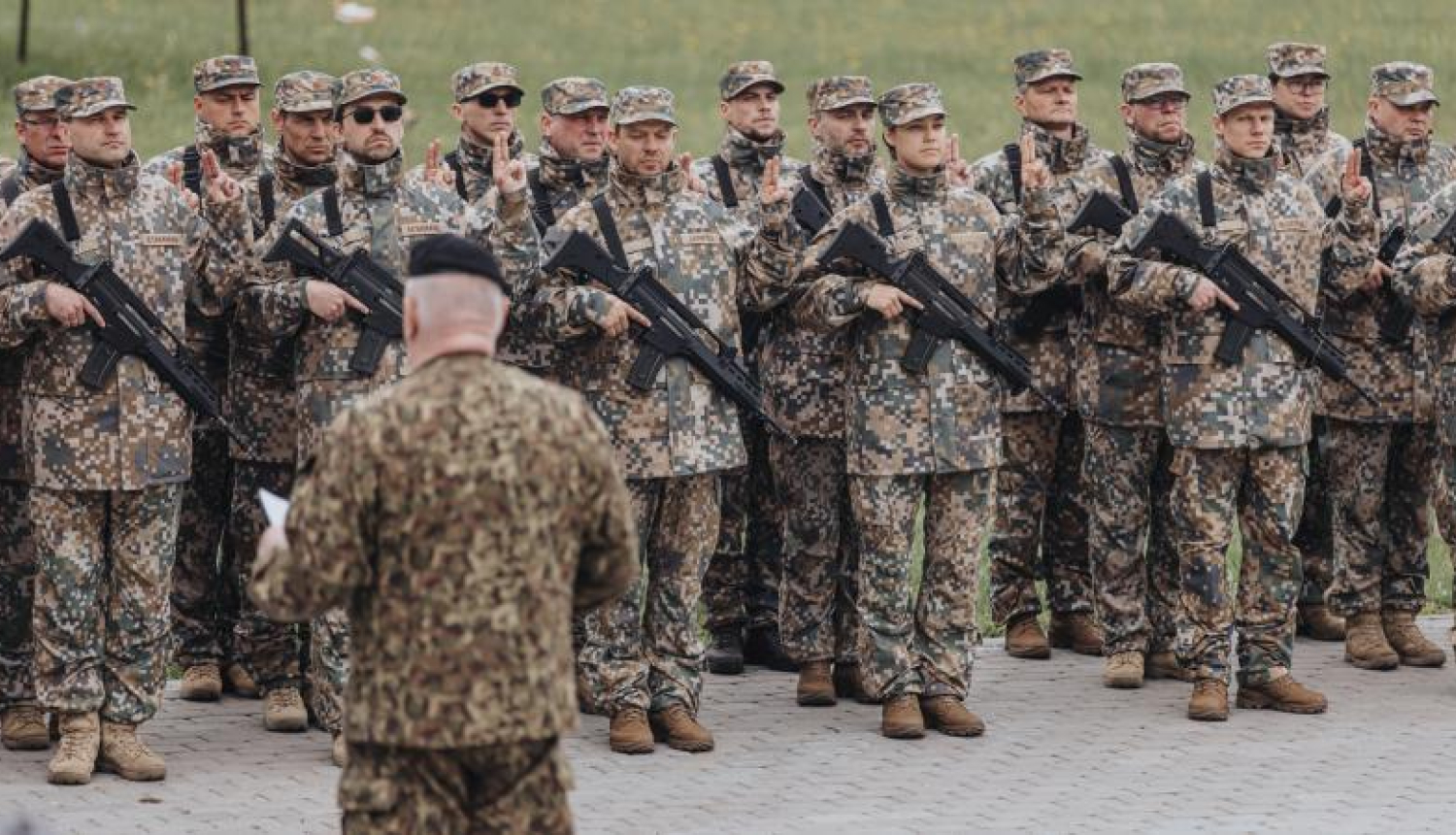 jauniešus aicina pieteikties dienestam 