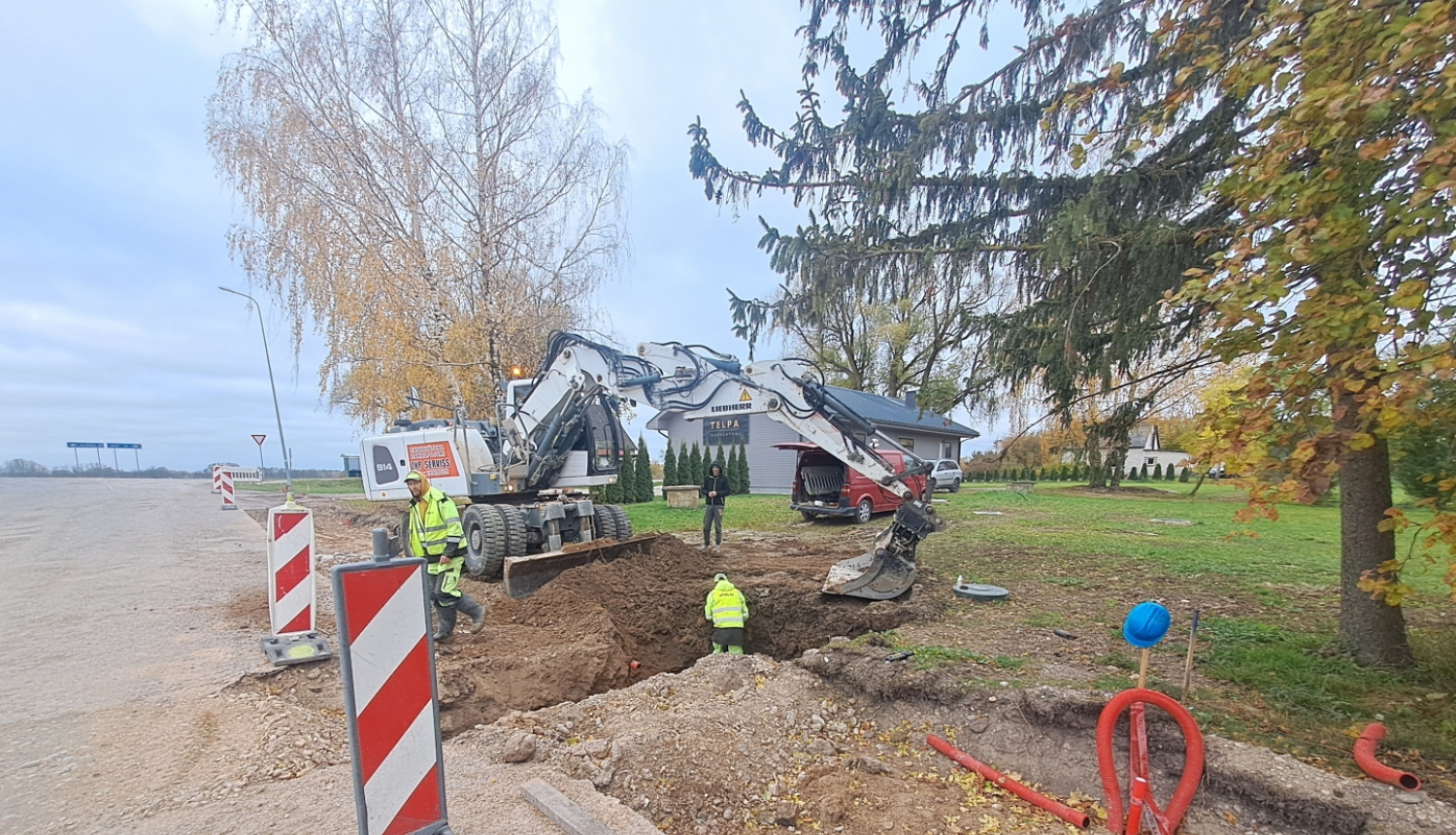 Turpinās būvdarbi gājēju celiņa izbūvei Penkulē