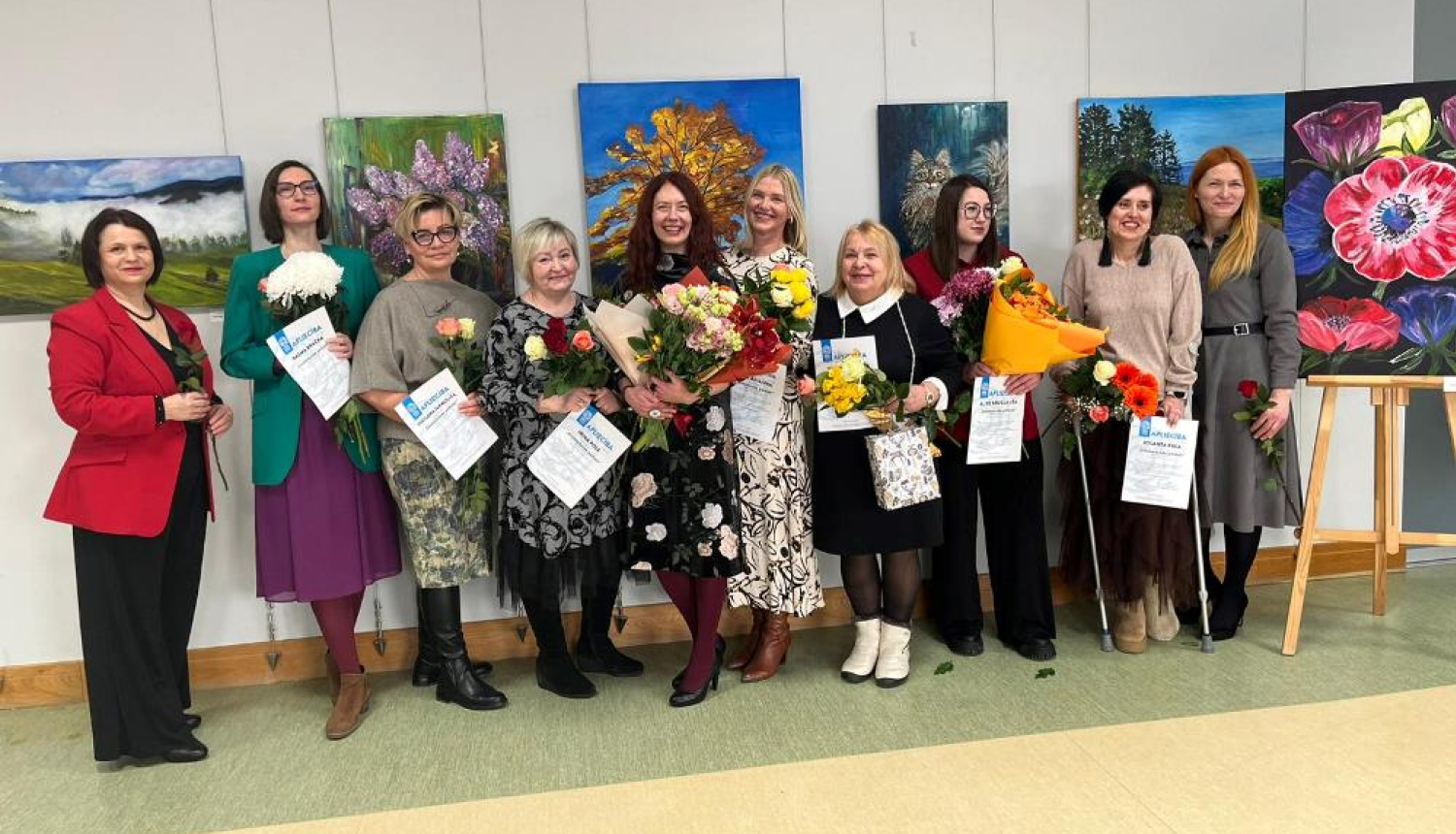 Gleznu izstādes atklāšana