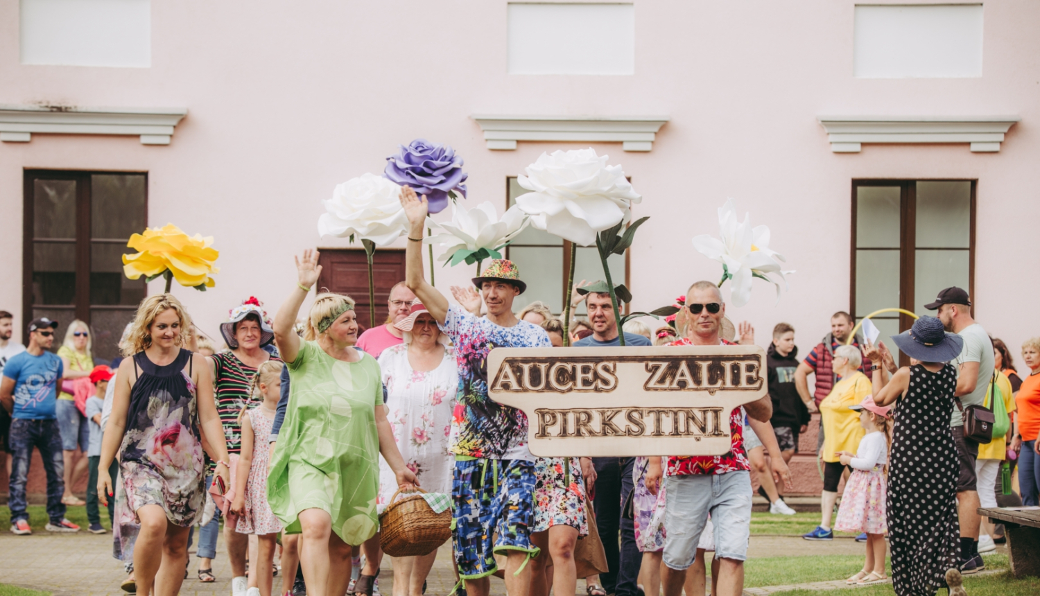 Auces svētku gājiens