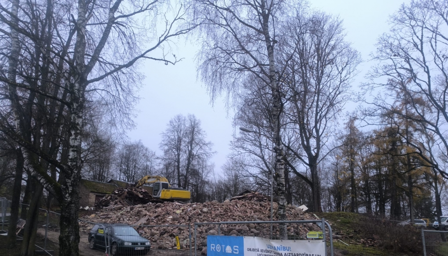 Kara komisariāta ēka nojaukta