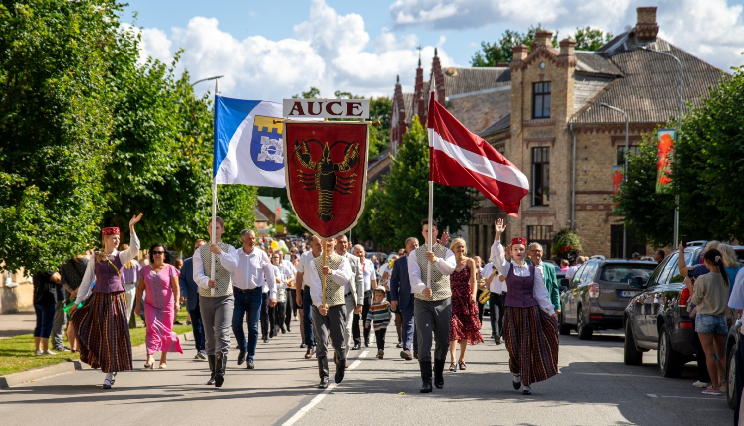 Auces svetku gajiens