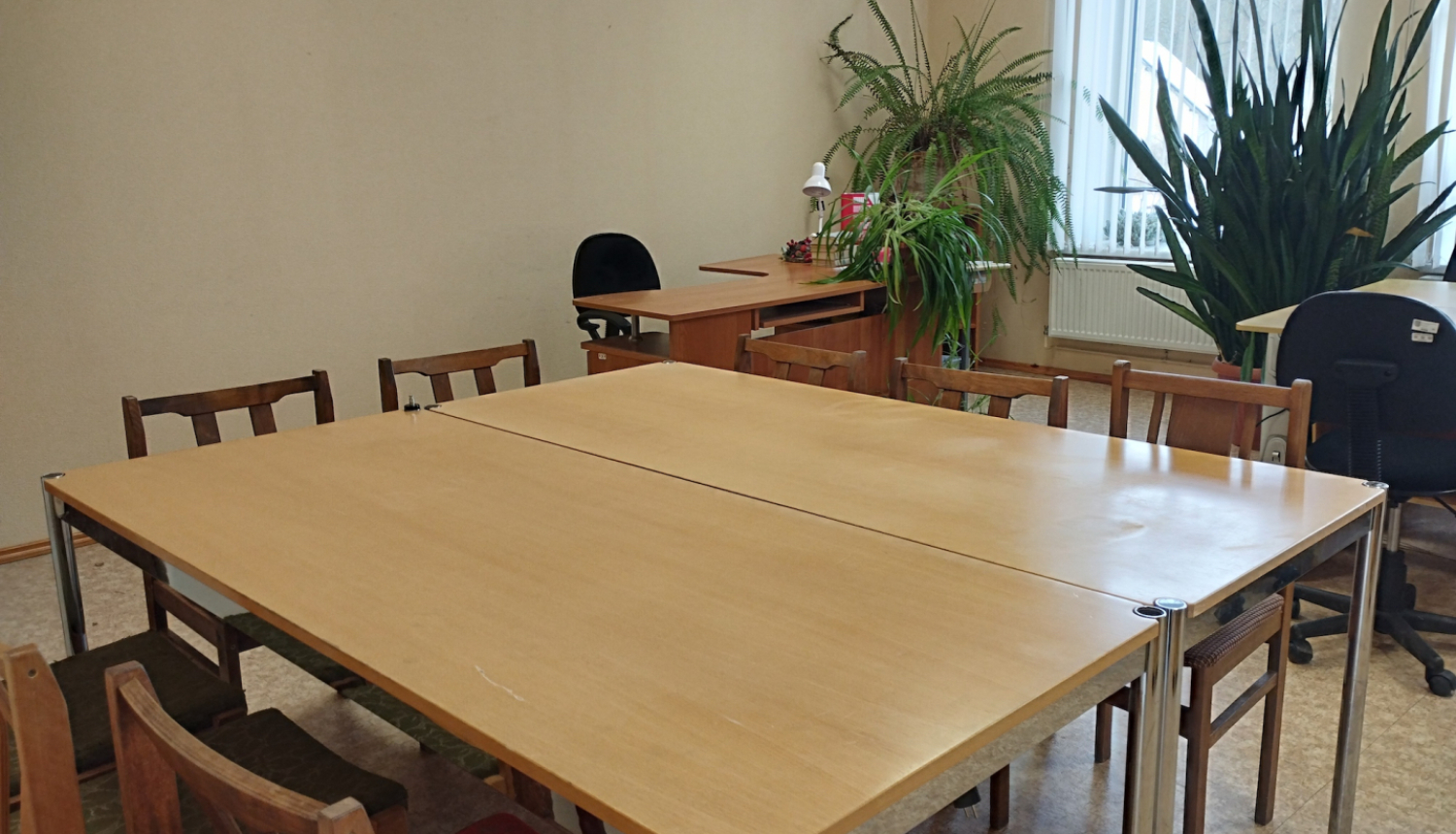 mebelu ziedojums ukru bibliotekai
